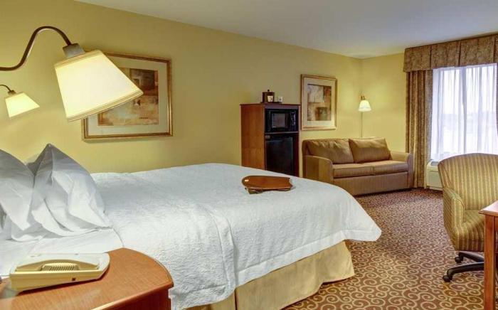 Hampton Inn and Suites Alexandria