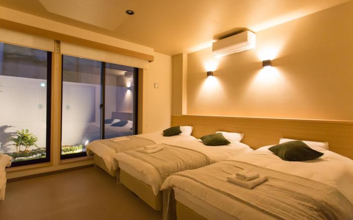 01 Group stay CLASSE New Hostel in Nanba 6p