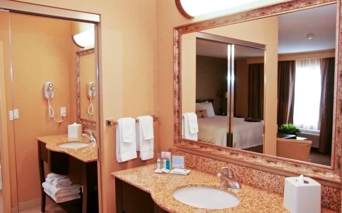 Hampton Inn & Suites Edmonton/West, Alberta, Canada