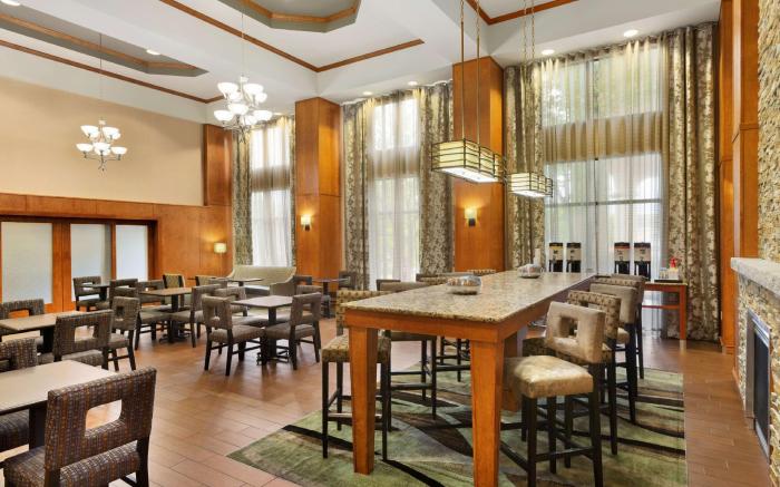 Hampton Inn & Suites Manchester-Bedford