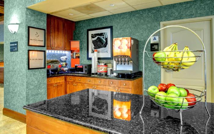 Hampton Inn and Suites Greenville Downtown
