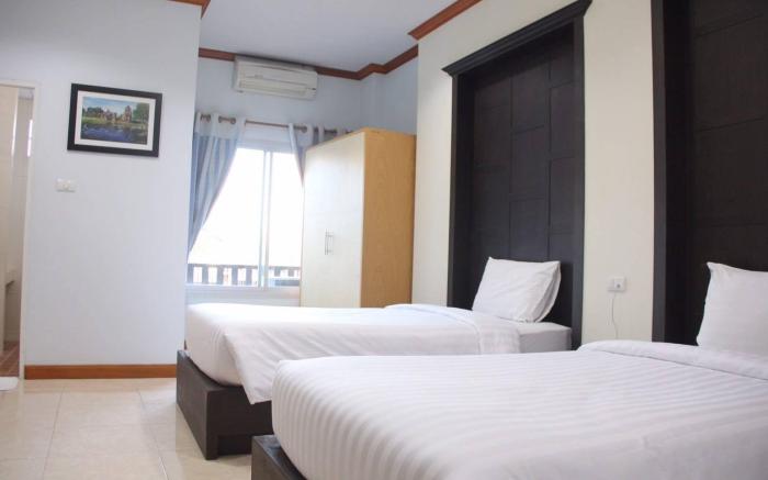 Dee Prom Hotel