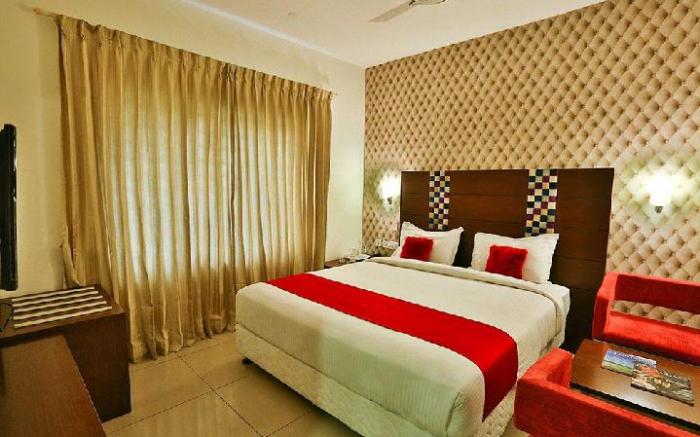 Hotel Vels Grand Inn