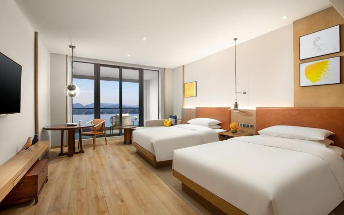 voco Thousand Island Lake By IHG