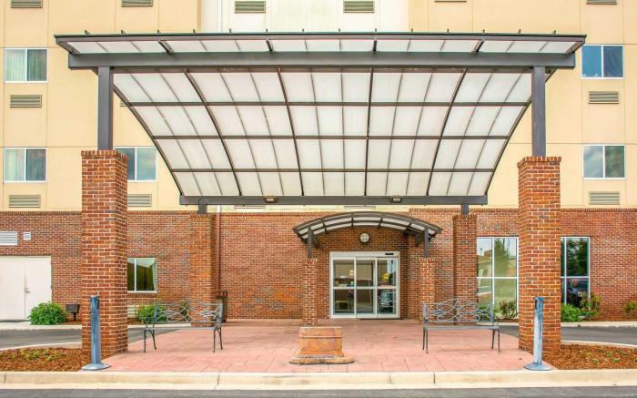 Econo Lodge North