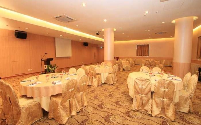 Crown Vista Batam Hotel