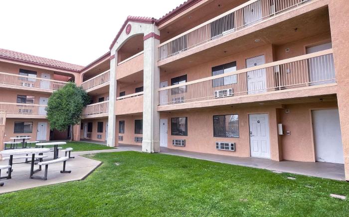 Motel 6 Barstow, CA - I15 and Lenwood Road