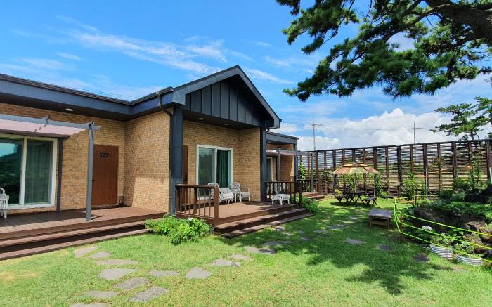 Wind Jeju Cafe & Pension