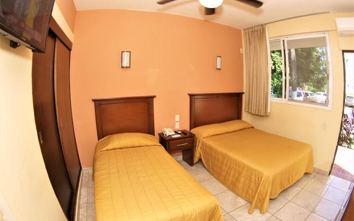 Hotel Las Jacarandas