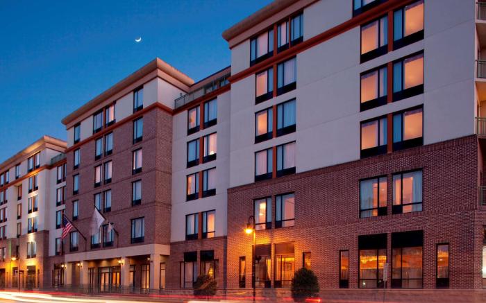 DoubleTree by Hilton Hotel Savannah Historic District