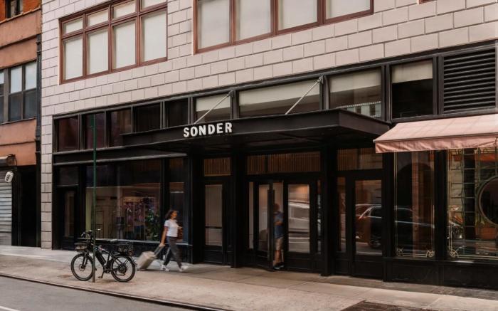 Flatiron Hotel, Sonder