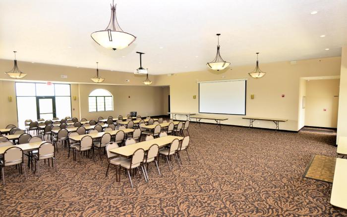 Cobblestone Inn & Suites - Holstein