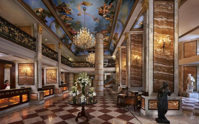 Hotel The Royal Plaza