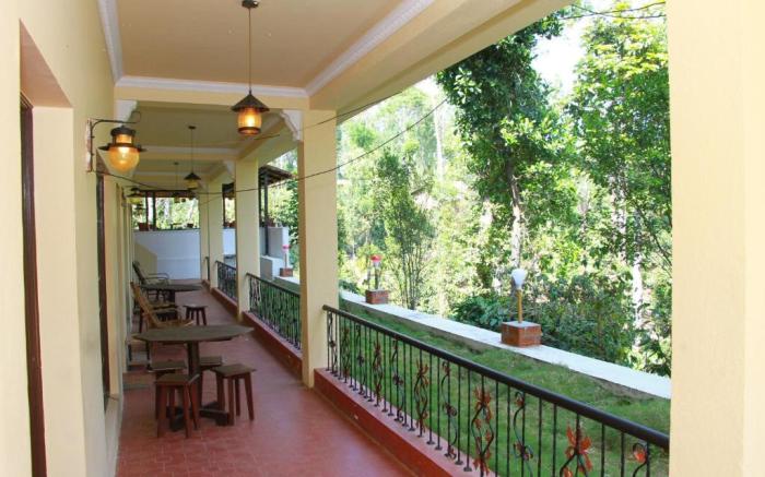 KINGMAKERS Plantation with river stream