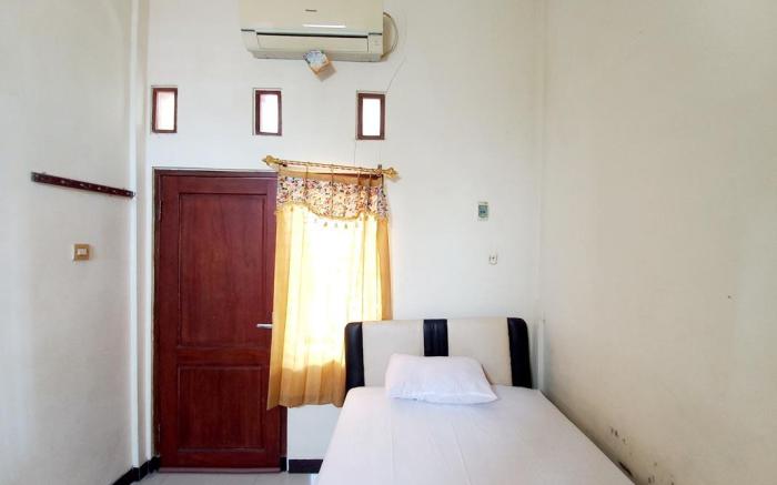 Griya Juanda Syariah near RS Dharma Husada Probolinggo Mitra RedDoorz