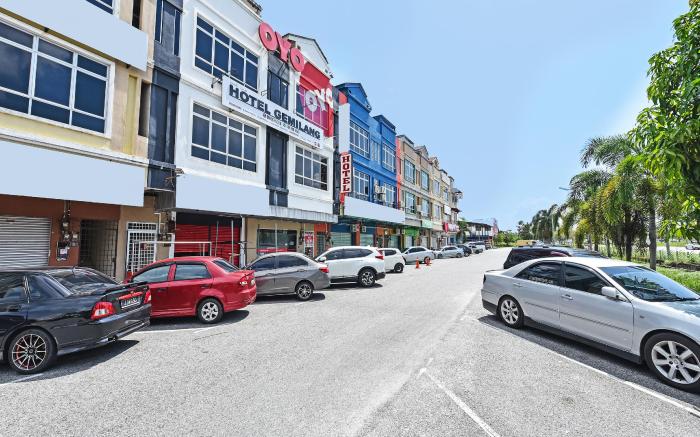 Super OYO 90364 Hotel Gemilang