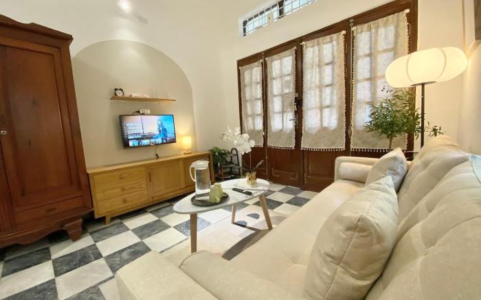 Home in STREETFOOD area (AC+ Netflix+ kitchen)