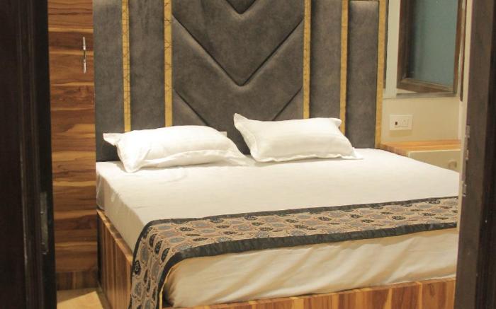Hotel Golden Crown