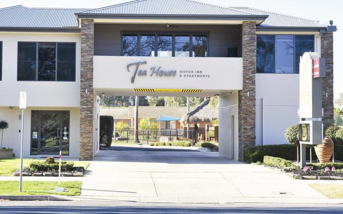 Tea House Motor Inn
