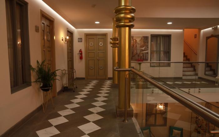 Adamas House Hotel