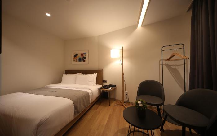 Dongnae Hound Hotel Sajikminam station