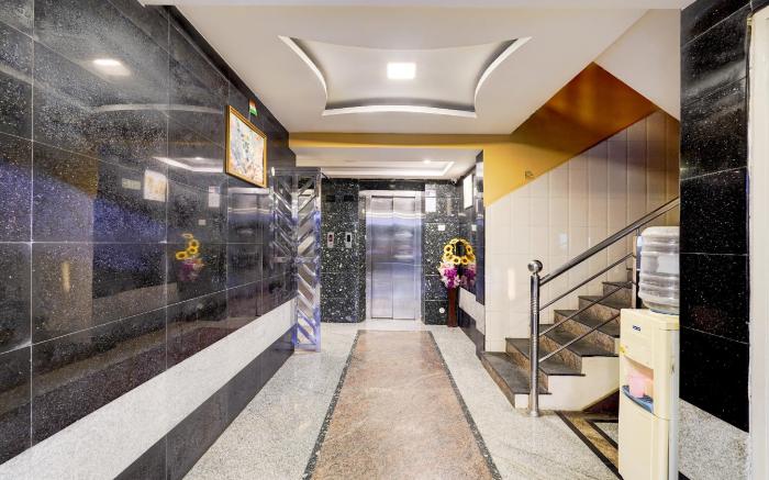Super Townhouse Pallikarani Near Balaji Dental College