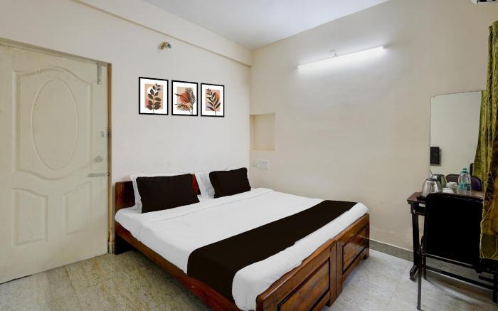 Super Townhouse Pallikarani Near Balaji Dental College