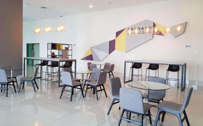 Cozy Studio Apt at Orchard Supermall By Travelio