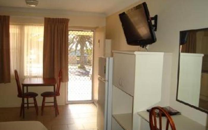 Holiday Lodge Motor Inn