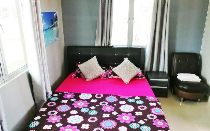 Hj Hassan Guesthouse - Paddy Room 2 (Top Floor)