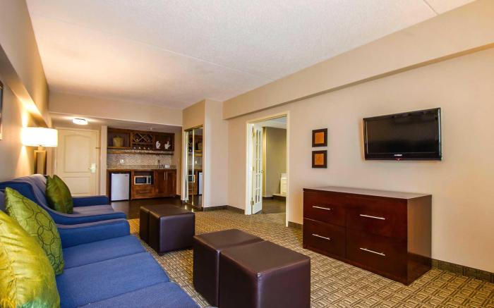 Comfort Suites at Woodbridge