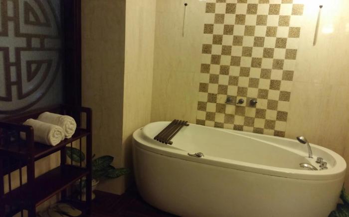 Long Life Riverside Hotel