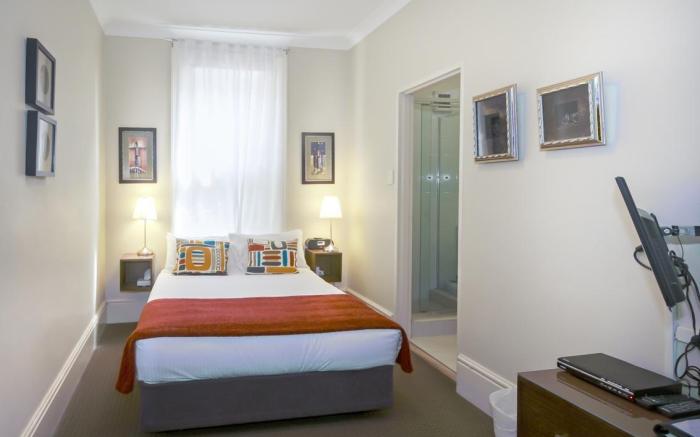 Cremorne Point Manor Hotel