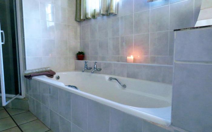 Wild Olive Cottage for 2 people in wonderful garden