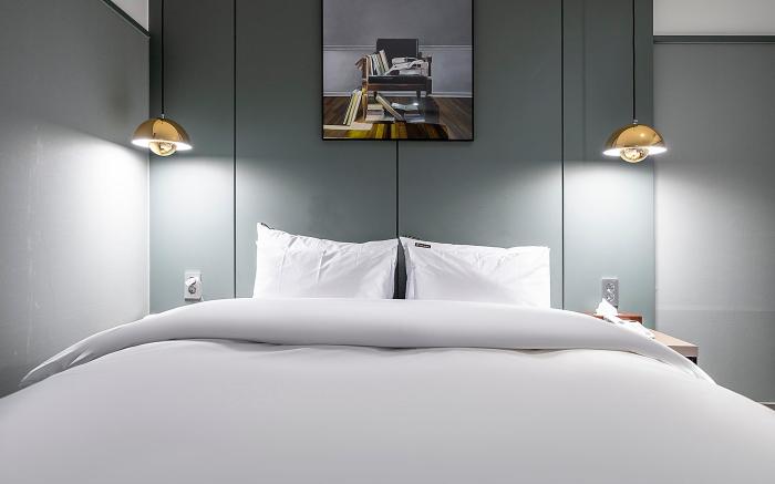 brown-dot hotel