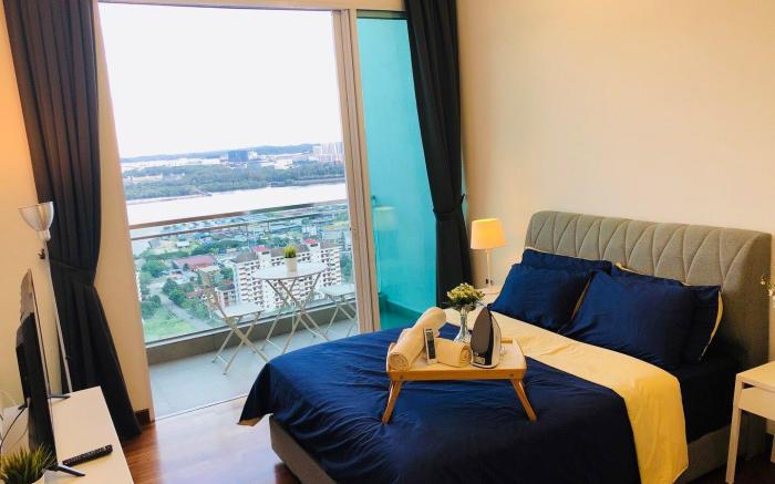 Paragon Suite, Daisy Suite by Antlerzone
