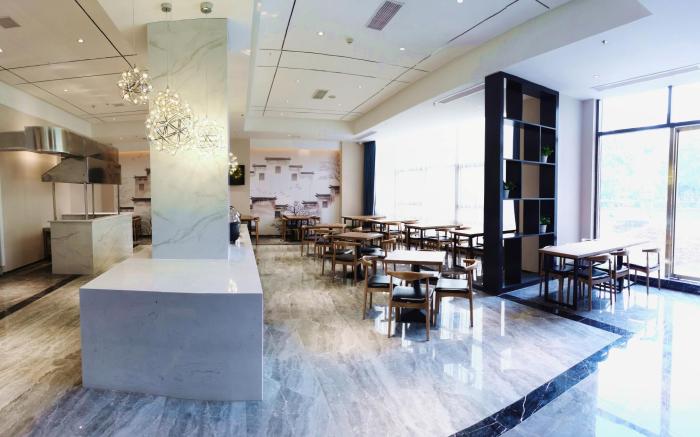Starway Hotel Nanchang Honggu Middle Avenue Qiushui Square
