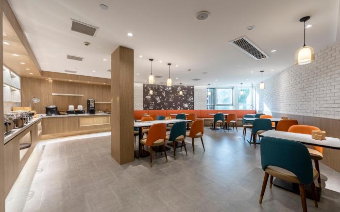 Hanting Premium Hotel Quzhuo Nanhu Plaza
