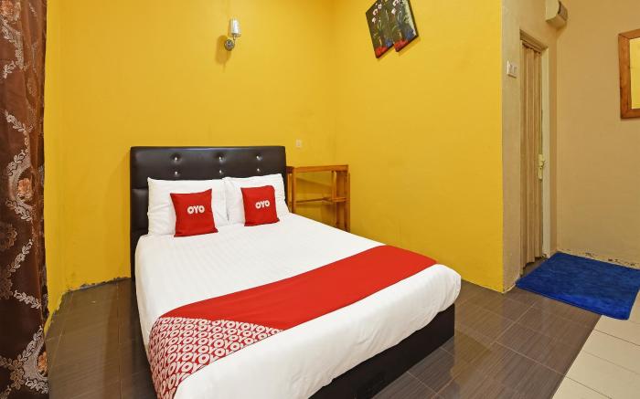 OYO 90561 Awan Biru Motel
