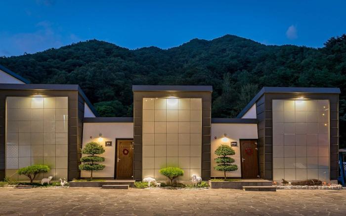 Hadong Cloud Hill Pension