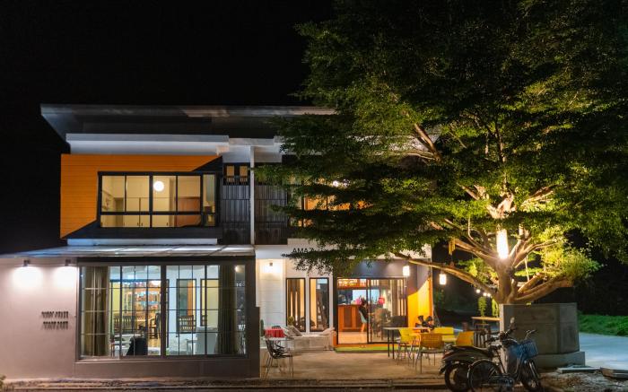 Amaz Guest House x Cafe