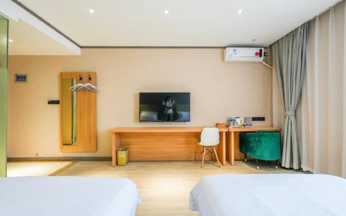 Hanting Hotel Shanghai Jiading Waigang Industrial and Commercial School