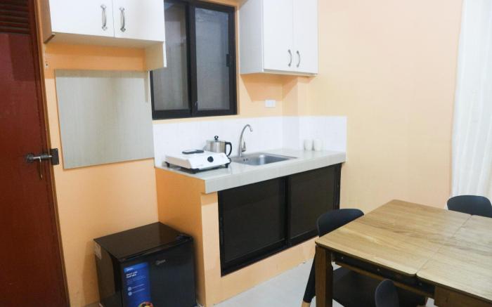 Iloilo Transient Rooms |BUDGET rooms for 9pax (U7)