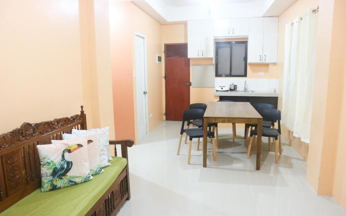 Iloilo Transient Rooms |BUDGET rooms for 9pax (U7)
