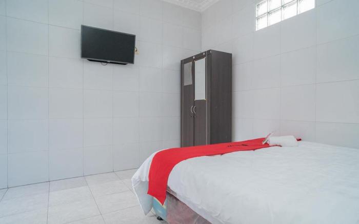 RedDoorz Plus near Cito Mall Surabaya