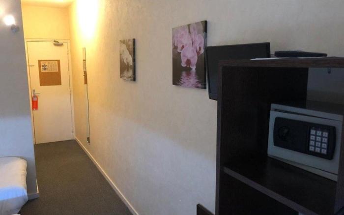 Adonis Lyon Est Hotel Artys