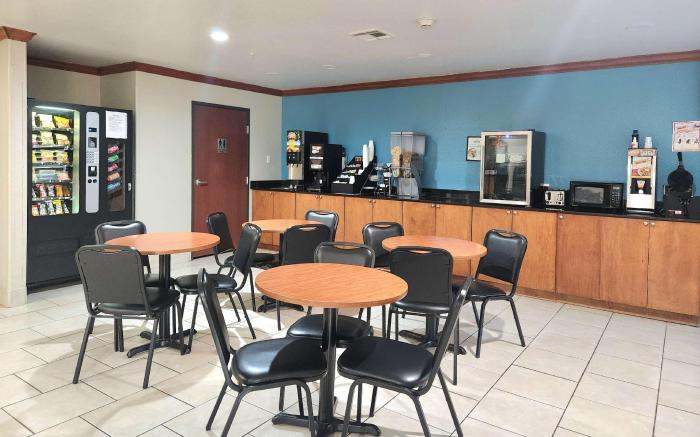 Days Inn by Wyndham Lumberton