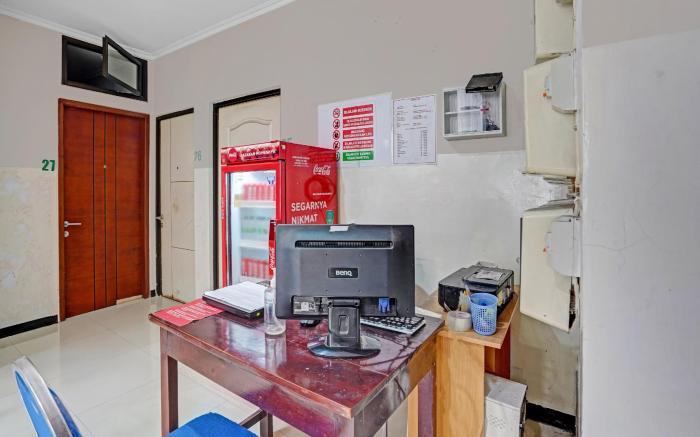 OYO Flagship  90789 Genteng Residence