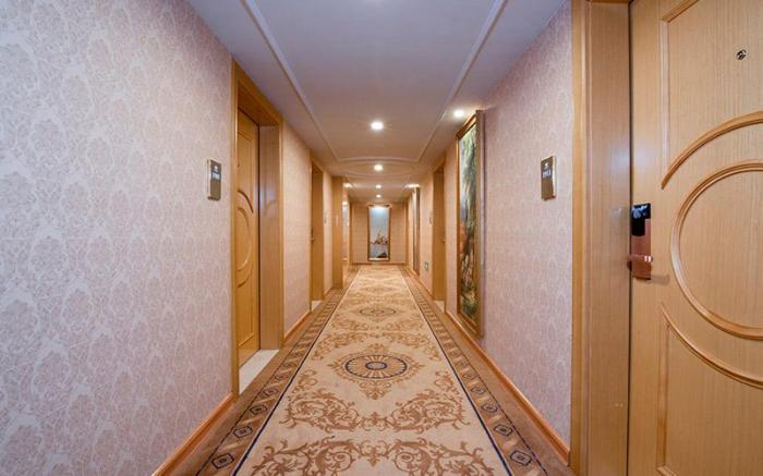 Vienna Hotel Guangxi Lingshan Liufengshan Pedestrian Street