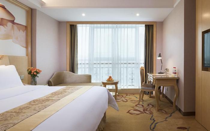 Vienna Hotel Guangxi Nanning Nanhu Park Minzu Square Metro Station